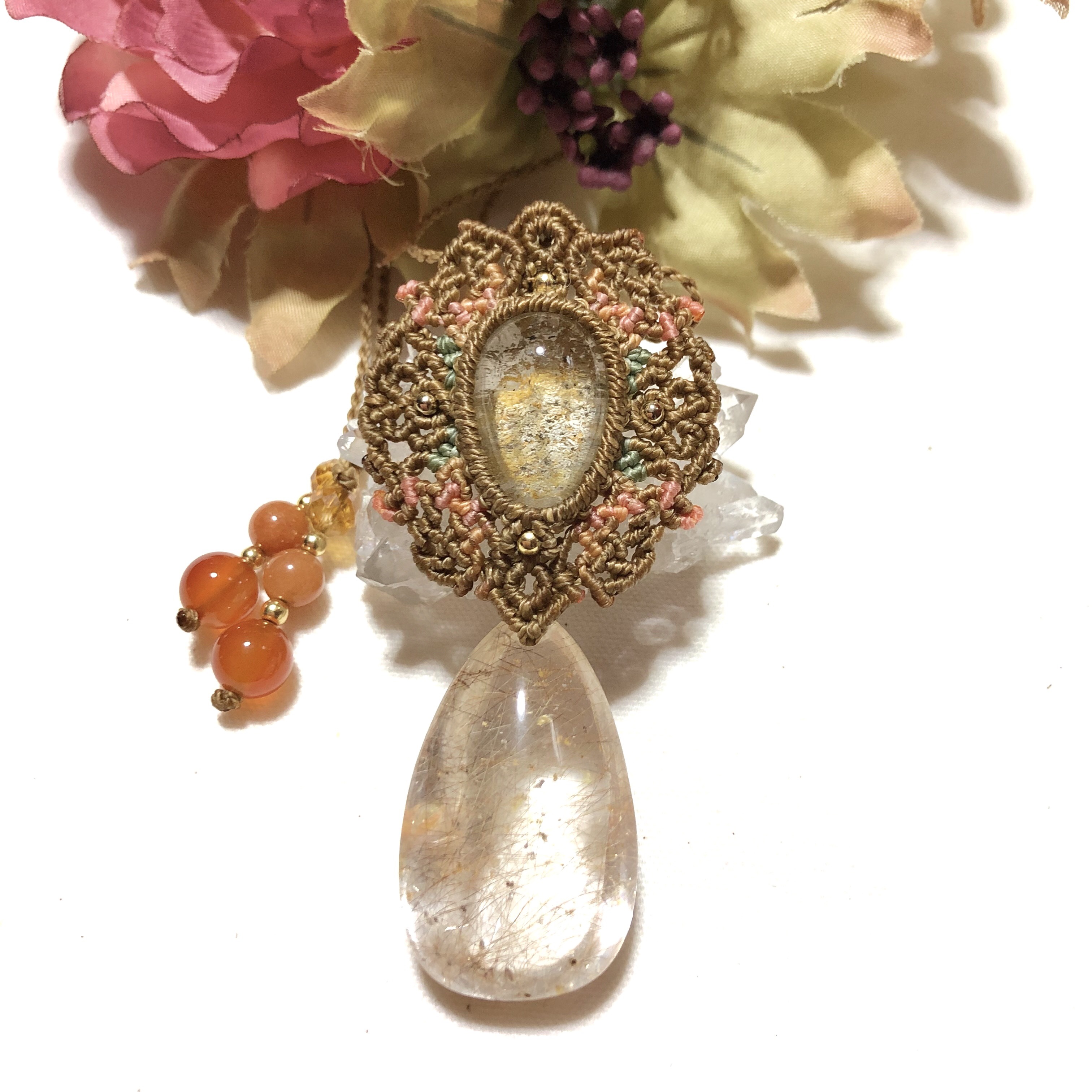 ♥︎︎∗︎*ﾟ〜アステカ・太陽の神殿〜ガーデンクォーツのマクラメペンダント