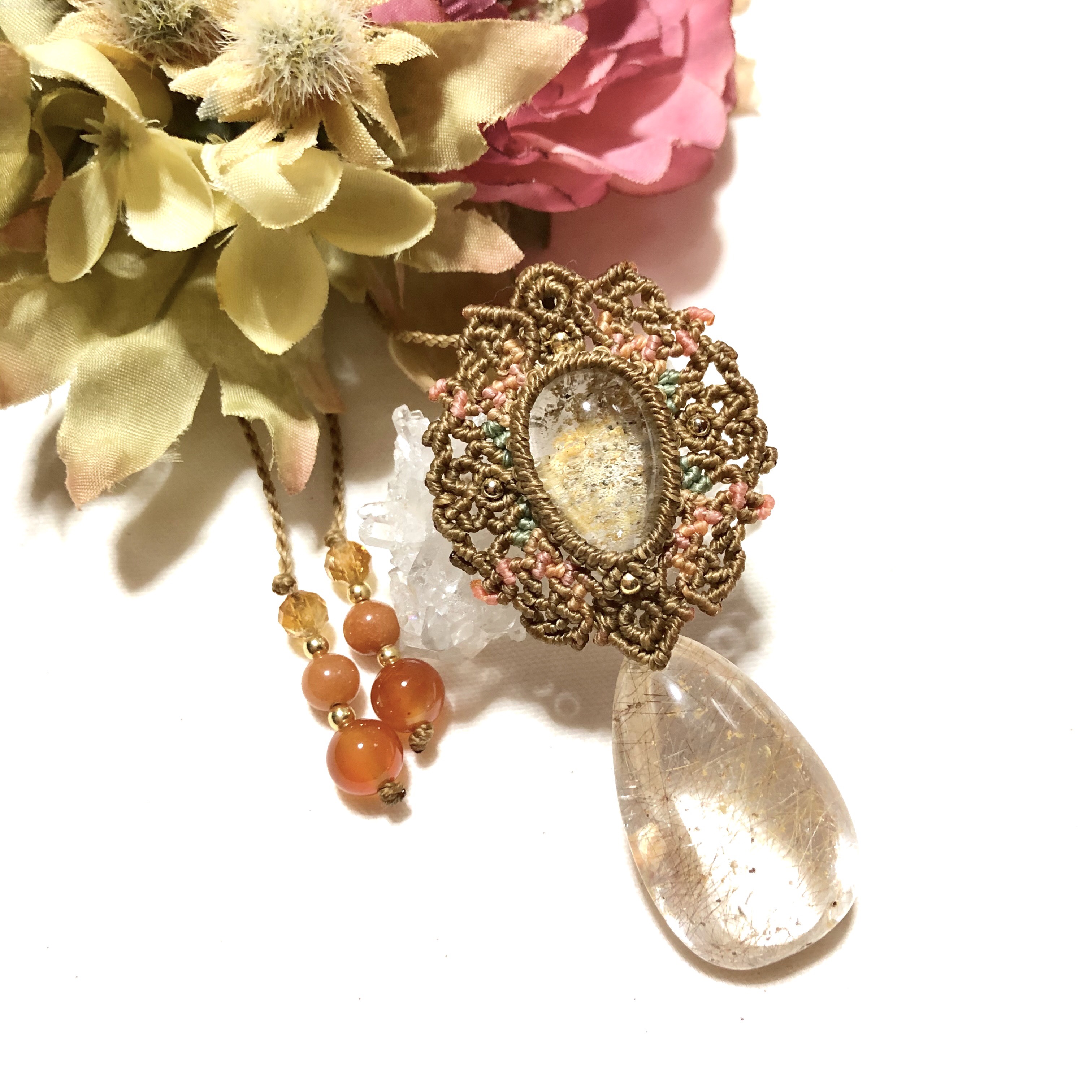 ♥︎︎∗︎*ﾟ〜アステカ・太陽の神殿〜ガーデンクォーツのマクラメペンダント