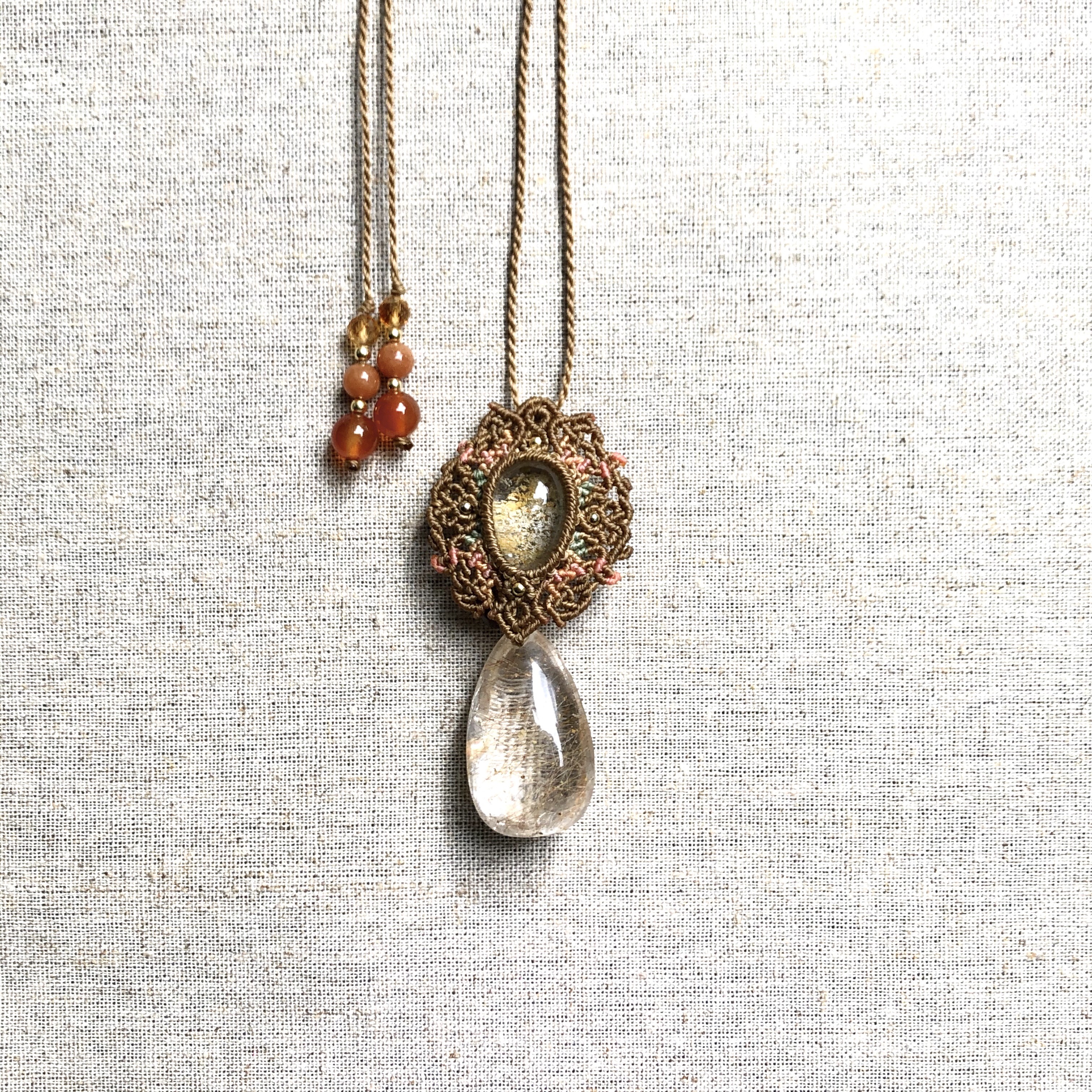 ♥︎︎∗︎*ﾟ〜アステカ・太陽の神殿〜ガーデンクォーツのマクラメペンダント