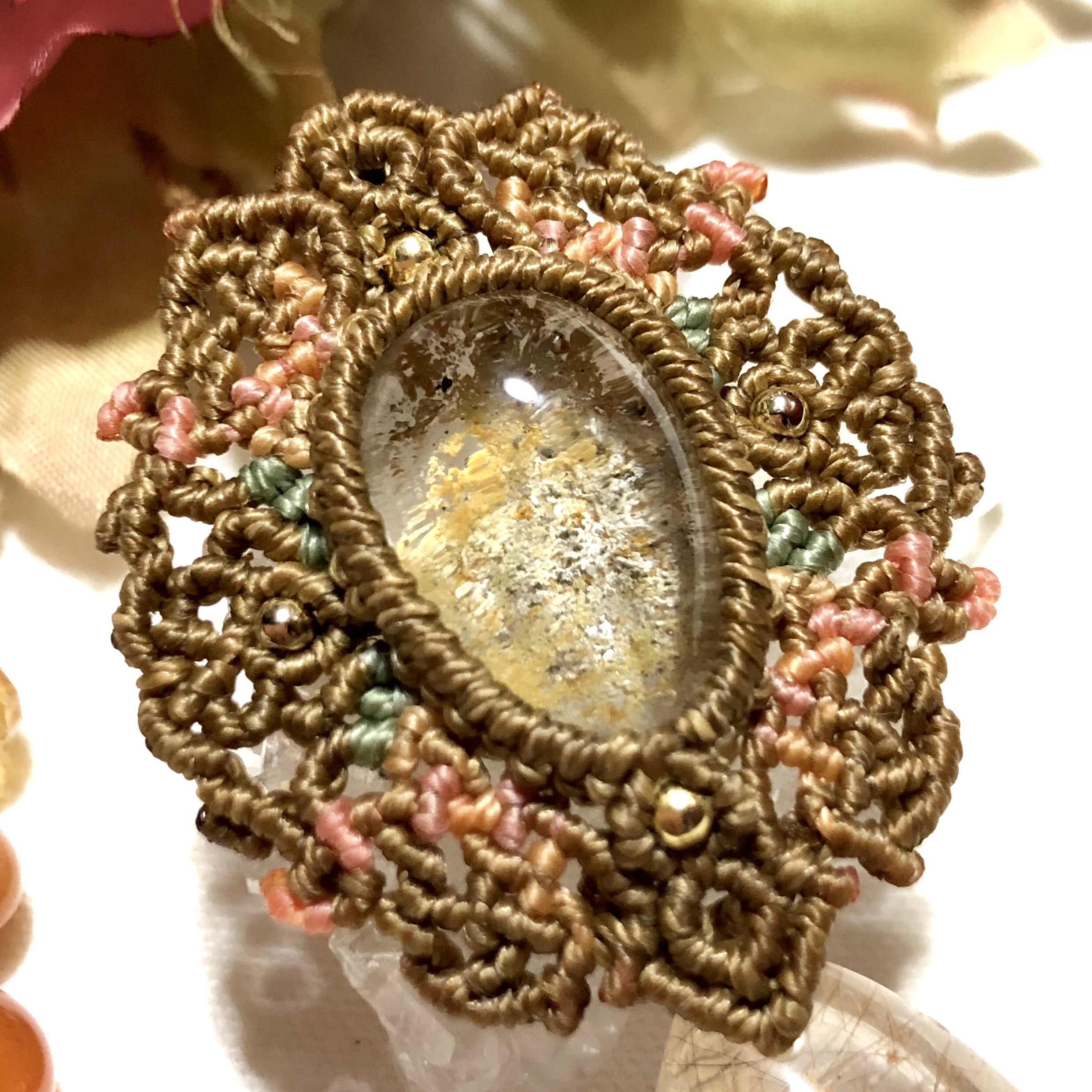 ♥︎︎∗︎*ﾟ〜アステカ・太陽の神殿〜ガーデンクォーツのマクラメペンダント