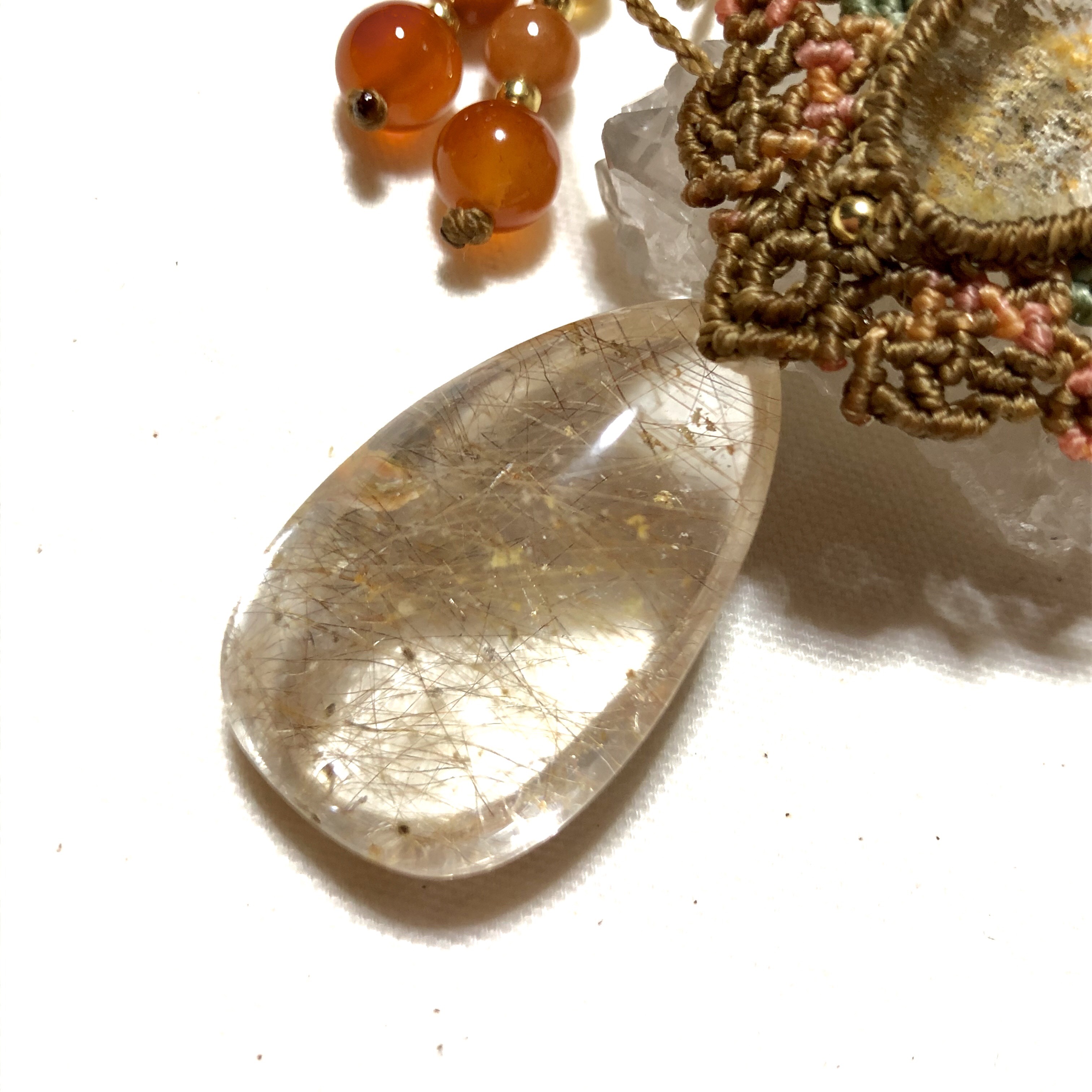 ♥︎︎∗︎*ﾟ〜アステカ・太陽の神殿〜ガーデンクォーツのマクラメペンダント