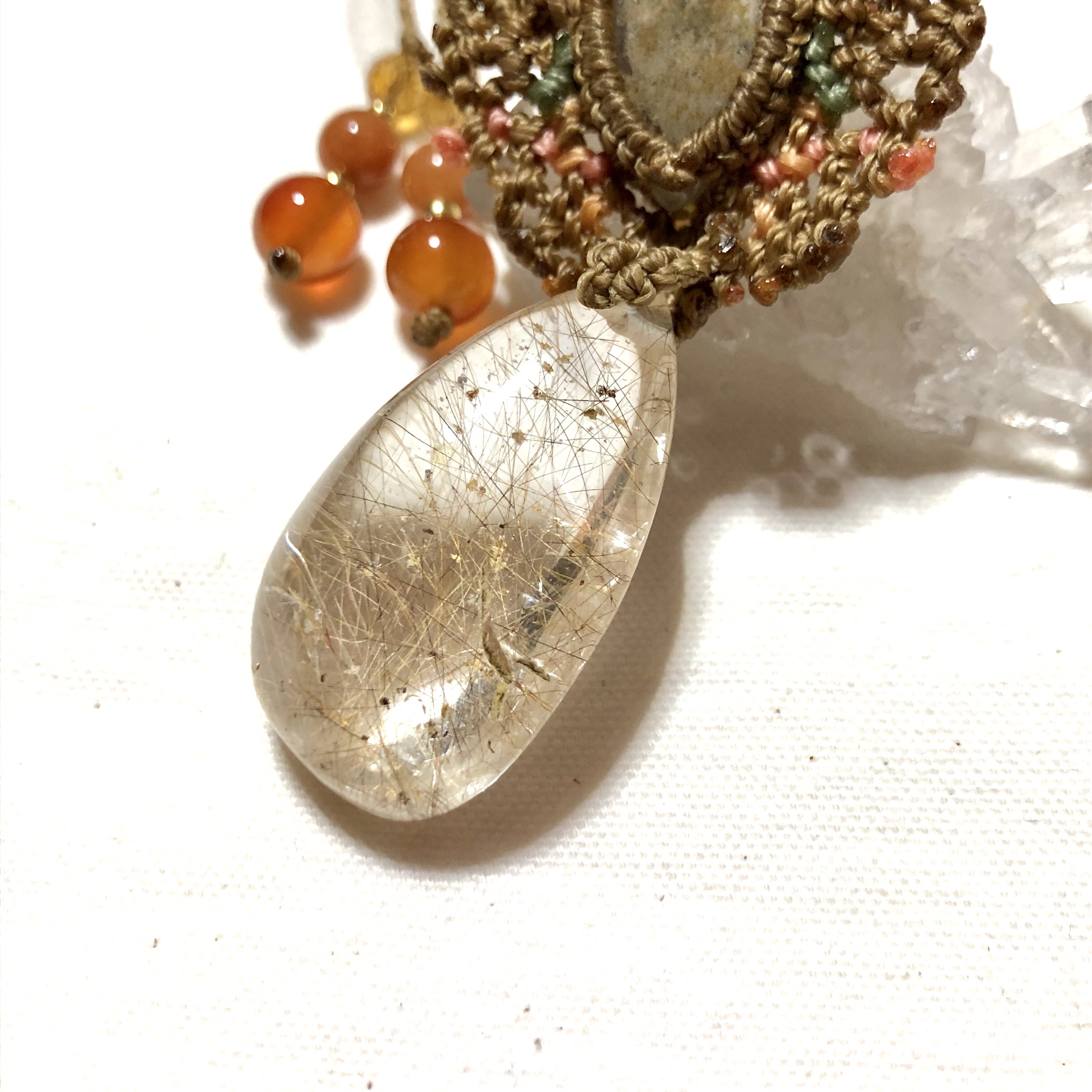 ♥︎︎∗︎*ﾟ〜アステカ・太陽の神殿〜ガーデンクォーツのマクラメペンダント