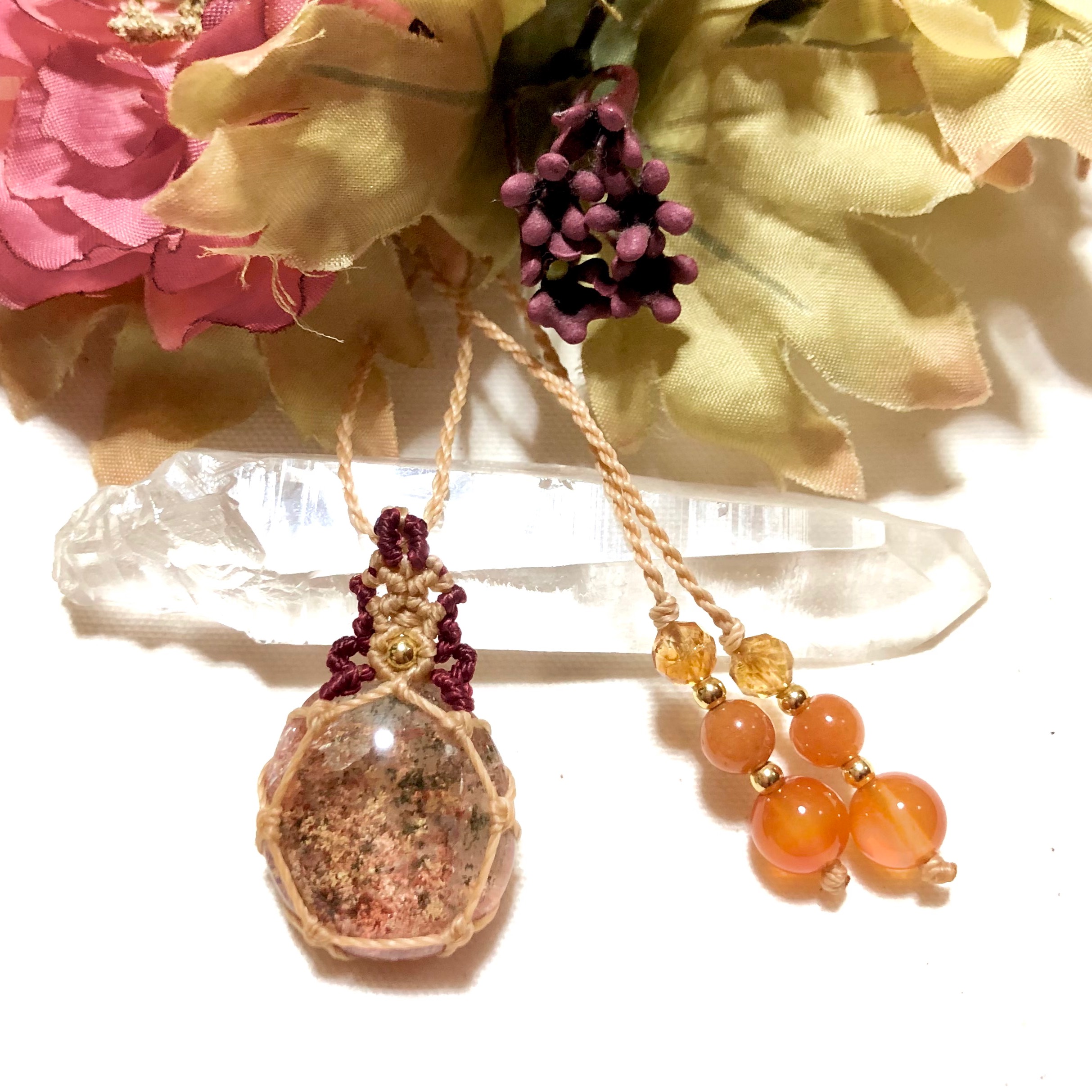 ♥︎︎∗︎*ﾟ〜 Flower garden ② 〜 ガーデンクォーツのマクラメペンダント