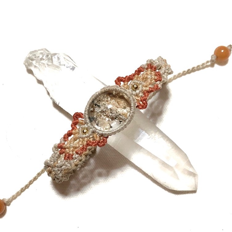 ♥︎︎∗︎*ﾟ 〜 白い珊瑚礁 〜 ガーデンクォーツのマクラメブレスレット