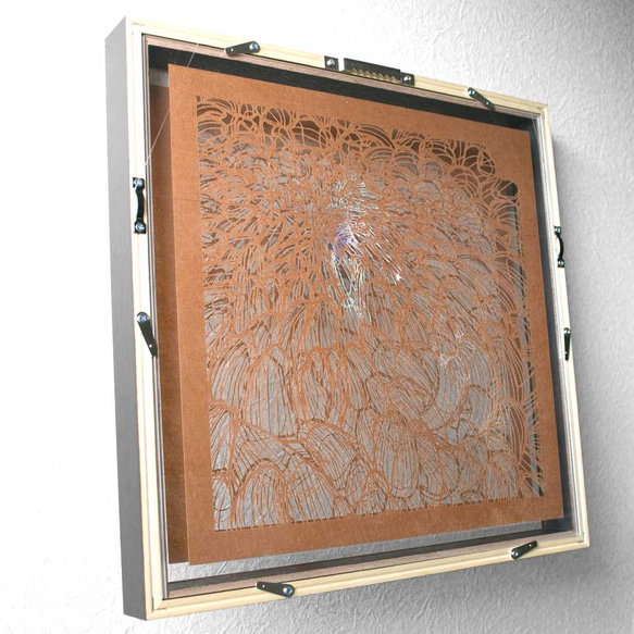 切り絵 菊 二枚重ね額縁 透明背景 日本画顔料 茶の渋紙 という 約320mm