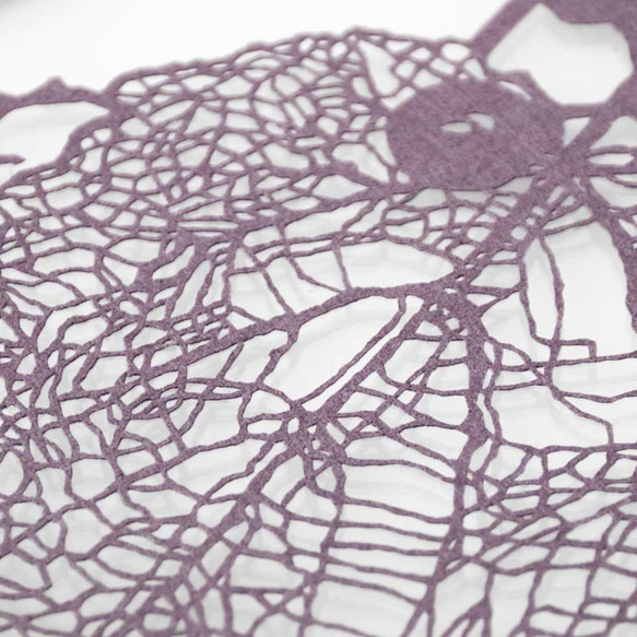 切り絵 野葡萄 葉 フローターフレーム 吊り・置き兼用 透明 額縁 深紫の色渋紙 4枚目の画像