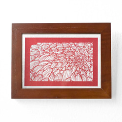 切り絵 菊 フローターフレーム 吊り・置き兼用 透明 額縁 赤の色渋紙 1枚目の画像