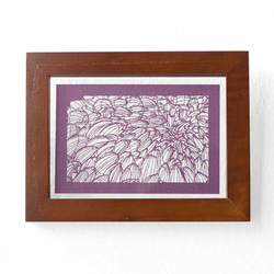 切り絵 菊 フローターフレーム 吊り・置き兼用 透明 額縁 深紫の色渋紙 1枚目の画像