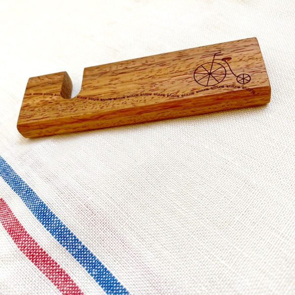 再販×5★焼印入りの木製スマホスタンド　※送料無料/ iPhone.Android対応 3枚目の画像