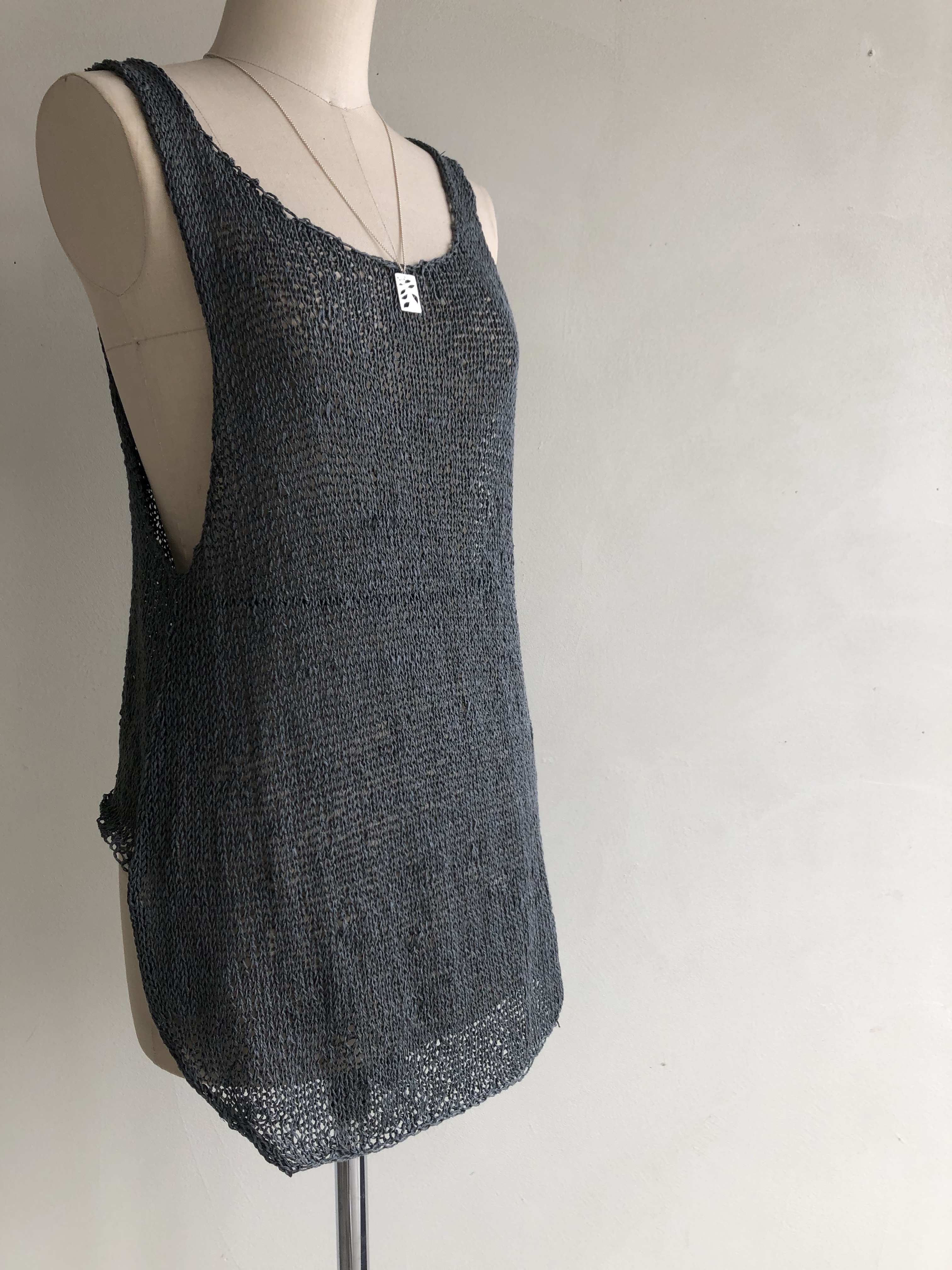 前後ろどっちも着れるニット