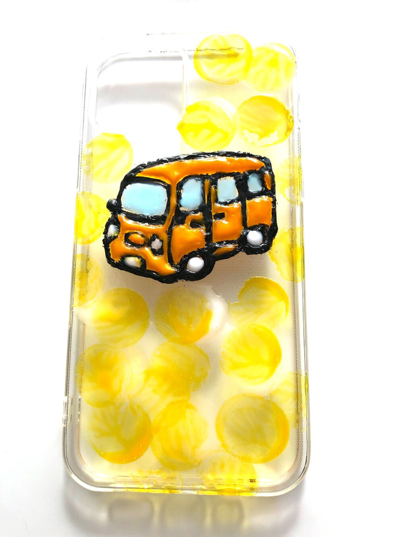 黄色のカーとシャボン玉iPhoneケース 2枚目の画像