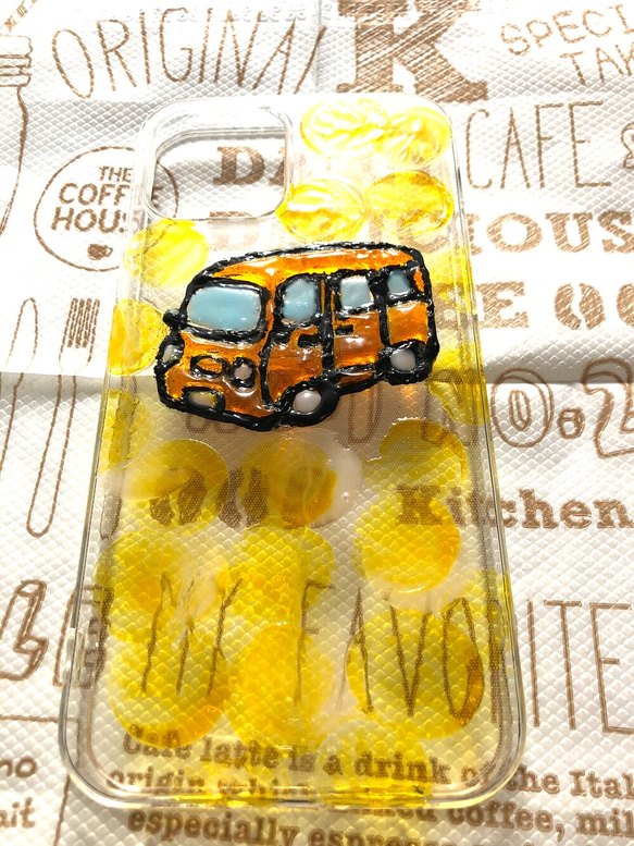 黄色のカーとシャボン玉iPhoneケース 3枚目の画像