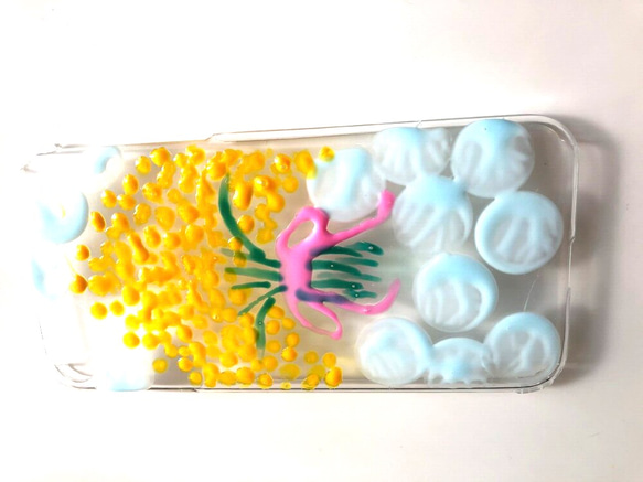 シャボン玉に浮かぶミモザの花束iPhoneケース 4枚目の画像