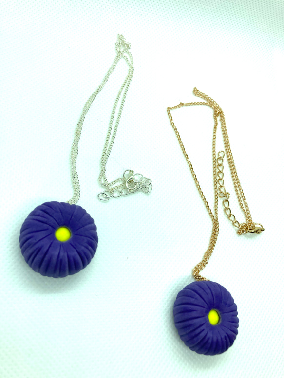 和菓子ねりきり紫の花ネックレス 3枚目の画像