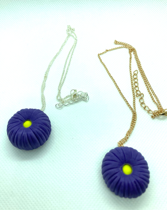 和菓子ねりきり紫の花ネックレス 4枚目の画像