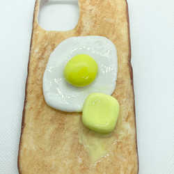 目玉焼きとバターのせ食パンiPhoneケース 1枚目の画像