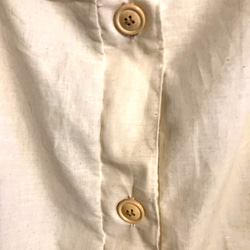 薄手で張りがある生地のベージュの割烹着兼シャツ3L4L5L 5枚目の画像