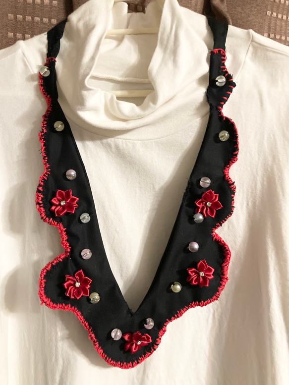 綿生地のバラの布のネックレス(うしろリボン)付け襟 2枚目の画像