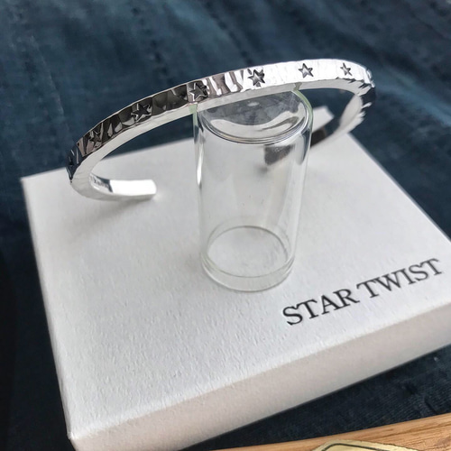 STAR TWIST 槌目バングル　シルバー950　艶あり SV950-オール鍛造バングル ワイド｜素材-シルバー950／STARTWIST