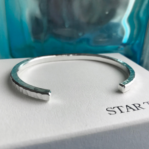 受注制作□silver950ー槌目バングル-幅4㎜｜素材-シルバー950