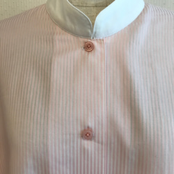 [送料無料]　ゆったりのスタンドカラーロングシャツ（2）綿100 ローンピンク×白 3枚目の画像