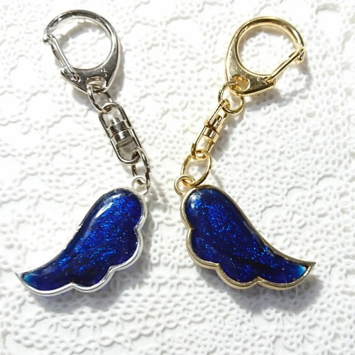 人気商品】レジン製キーホルダー ペア(羽/金/銀/ペア
