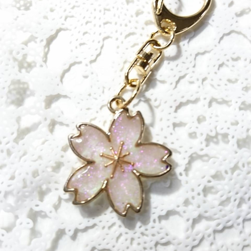 新作】レジン製 桜 キーホルダー(金/桜/桃色) キーホルダー 耀の