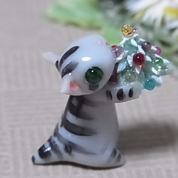 粘土にゃんこ（しましま猫とクリスマスツリー） 4枚目の画像