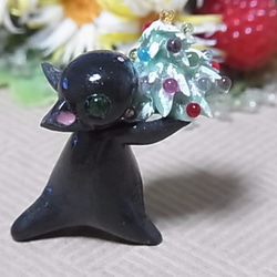 粘土にゃんこ（黒猫とクリスマスツリー） 3枚目の画像