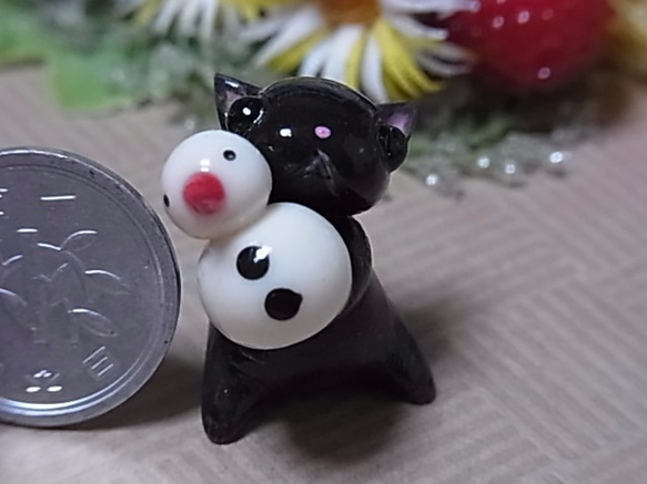 粘土にゃんこ（黒猫と雪だるま） 1枚目の画像