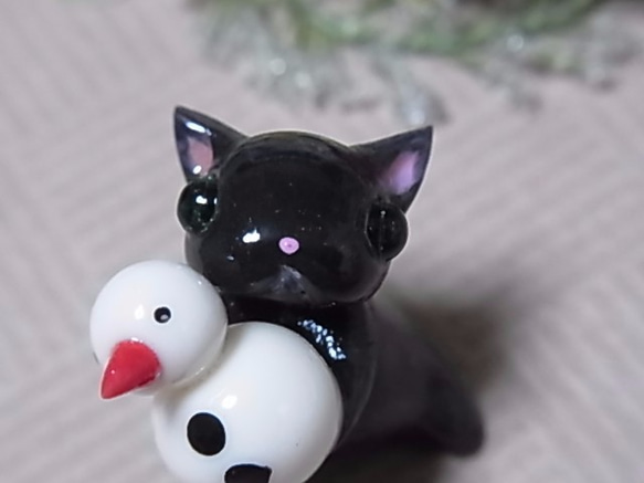 粘土にゃんこ（黒猫と雪だるま） 2枚目の画像