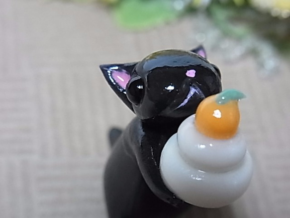 黒猫と鏡餅（粘土にゃんこ） 5枚目の画像