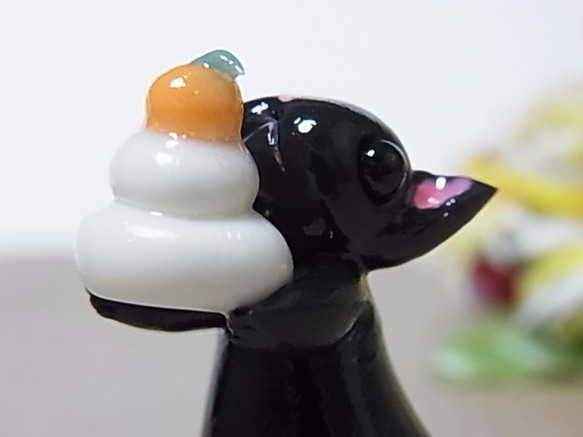 黒猫と鏡餅（粘土にゃんこ） 9枚目の画像