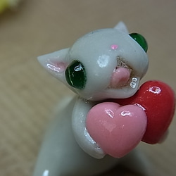 ダブルハートと灰色にゃんこ（粘土猫） 3枚目の画像