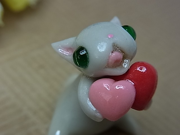 ダブルハートと灰色にゃんこ（粘土猫） 3枚目の画像