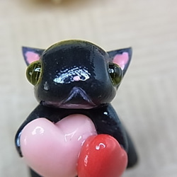 ダブルハートと黒にゃんこ（粘土猫） 1枚目の画像