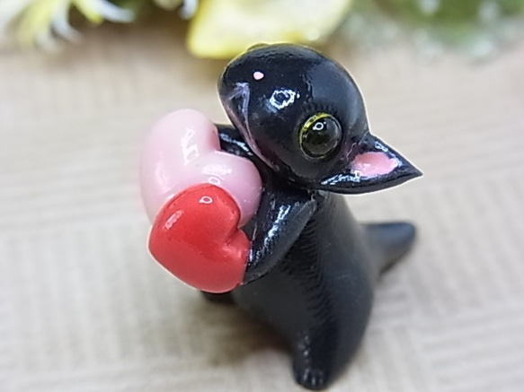 ダブルハートと黒にゃんこ（粘土猫） 2枚目の画像