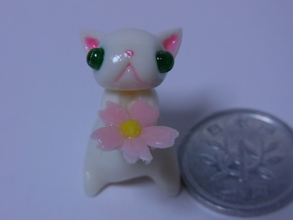 猫と桜（しろにゃんこ） 3枚目の画像