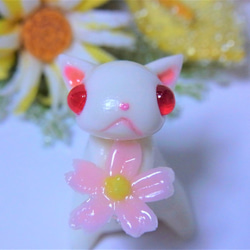 猫と桜（赤目にゃんこ） 1枚目の画像