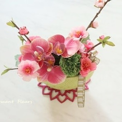 【受注制作】ｺﾁｮｳﾗﾝと桃の花の和モダンアレンジ・・新築祝い、ご入学祝い、母の日の贈物等各種お祝いフラワーギフトに 2枚目の画像