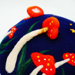 手工羊毛氈黑夜裏的蘑菇森林 貝蕾帽 貝雷帽 畫家帽 秋冬帽 第2張的照片