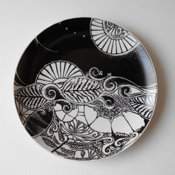 スクラッチ陶芸皿 #2 白黒 1枚目の画像