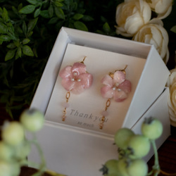 “ ピンクのお花のピアス ” 4枚目の画像