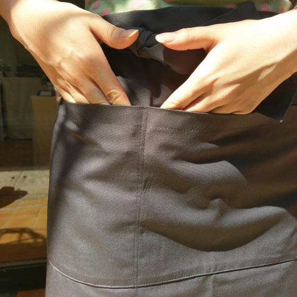【8折】深灰色斜紋棉圍裙 雙口袋 第4張的照片