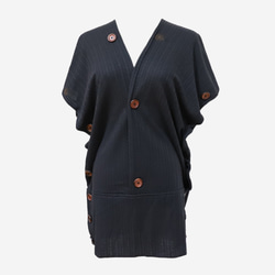 【7折】木釦針織衫 罩衫-黑色 (多變化 絹印) 第8張的照片