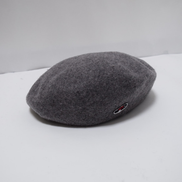 ベレー帽（レコードワッペン）　グレー　秋冬物　F　ユニセックス　WATERFALL　コラボ商品 2枚目の画像