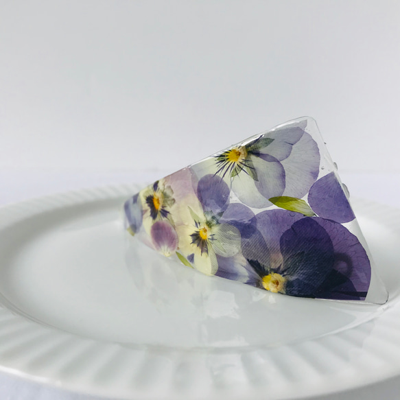 Hairclip of a violet / 本物のお花 すみれ(ビオラ)のヘアバレッタ [t] 3枚目の画像