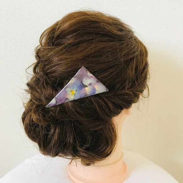本物のお花 すみれ(ビオラ)のヘアクリップ / Hairclip of a violet / [d] 3枚目の画像