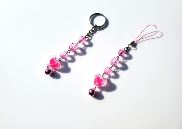 花柄ハートモチーフ キーホルダー パープルビーズ付き　091601 花柄ハートモチーフ キーホルダー パープルビーズ付き 091601