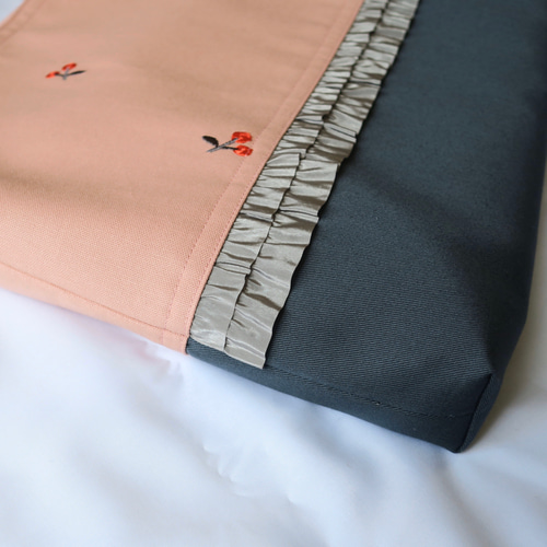 デコレクションズチェリー刺繍フリル付きレッスンバック上履き入れグレーくすみピンク 入園入学グッズ | レッスンバッグ フリル 【 レース・刺繍